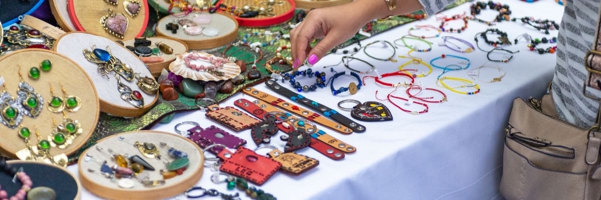 Aksesuar Seçimi Tamamlayıcı ve Şık Detaylar